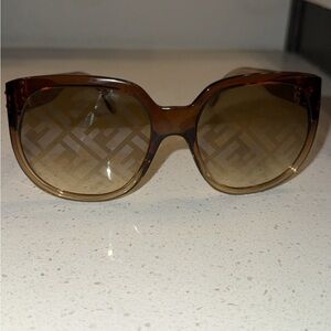 * AUTHENTIC* Fendi Brown Gradient Sunglasses (Comes with case)